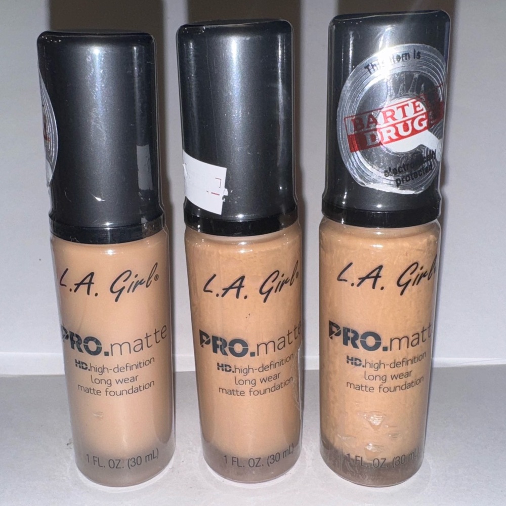 x3 LIGHT TAN GLM676 ~ LA GIRL Pro MATTE High Definition Foundation ~ Sealed! X3